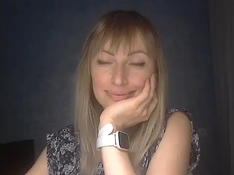 Snapshot of EffectMaya chatting on December 2025 06:35:02 PM EffectMaya online show from December 2025 06:35:02 PM