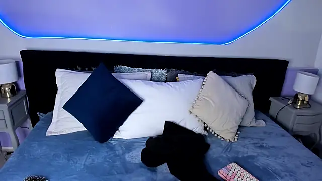 Julieta Cortes   online show from March 2025 12:12:01 PM