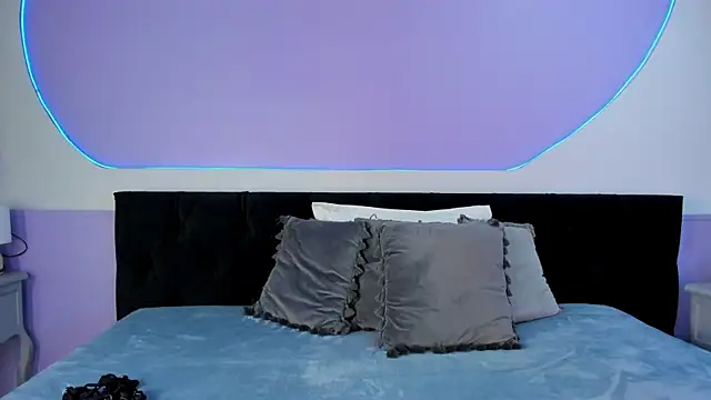 Julieta Cortes   online show from November 2025 11:44:01 AM