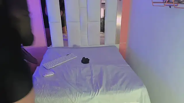 Alanna hot3 online show from December 2025 07:43:02 PM