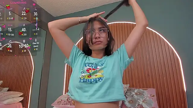 NayeCloud online show from December 2025 03:49:02 AM