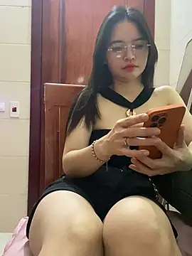 Snapshot of LiLi-Kirix99 chatting on June 2026 08:32:02 PM LiLi-Kirix99 online show from June 2026 08:32:02 PM