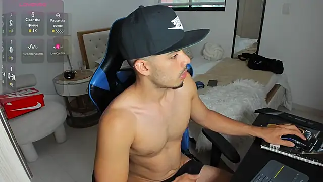 mateoleonee online show from October 2025 08:18:02 PM