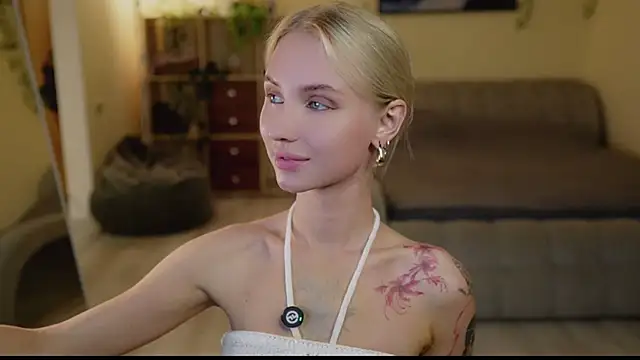 Snapshot of blondy_room chatting on September 2025 05:02:02 PM blondy room online show from September 2025 05:02:02 PM
