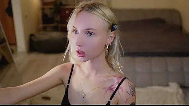 Snapshot of blondy_room chatting on September 2025 05:16:01 PM blondy room online show from September 2025 05:16:01 PM