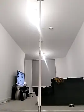 Snapshot of Cinderella_Jewels_ chatting on February 2026 12:26:02 AM Cinderella Jewels online show from February 2026 12:26:02 AM