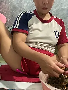 Linaannn online show from October 2025 12:05:01 PM