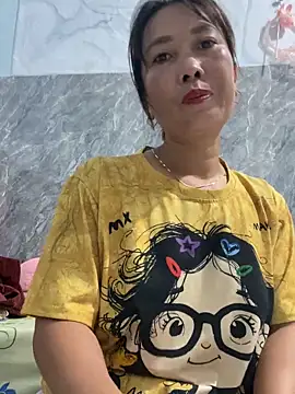 Linaannn online show from November 2025 11:59:02 PM