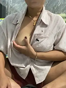 Linaannn online show from March 2026 12:04:01 AM