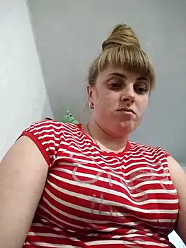 CoddessCrystal online show from November 2025 01:33:02 PM