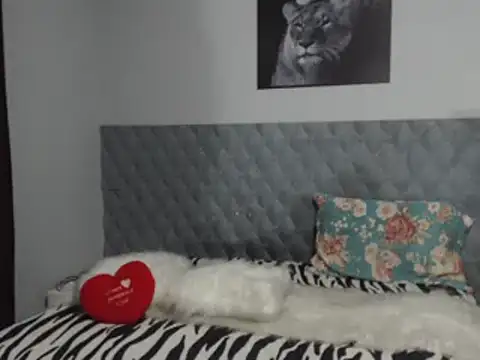 Snapshot of Sarahmonesexy chatting on February 2025 11:46:02 PM Sarahmonesexy online show from February 2025 11:46:02 PM