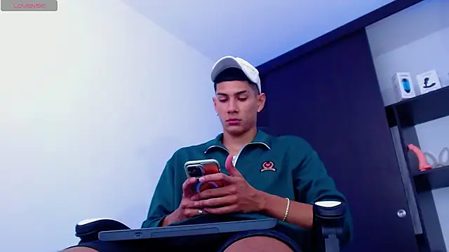 Snapshot of Valerio_20 chatting on February 2025 06:30:01 PM Valerio 20 online show from February 2025 06:30:01 PM