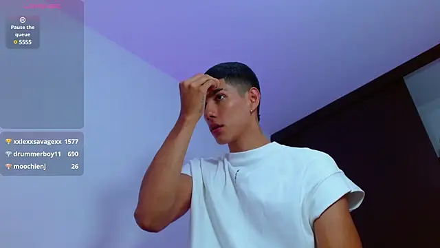 Snapshot of Valerio_20 chatting on February 2025 10:54:01 PM Valerio 20 online show from February 2025 10:54:01 PM