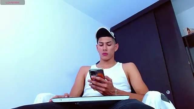 Snapshot of Valerio_20 chatting on March 2025 07:48:02 PM Valerio 20 online show from March 2025 07:48:02 PM