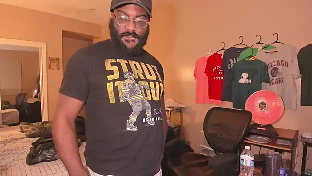 MrChuckDailyXXX online show from December 2025 05:35:02 AM