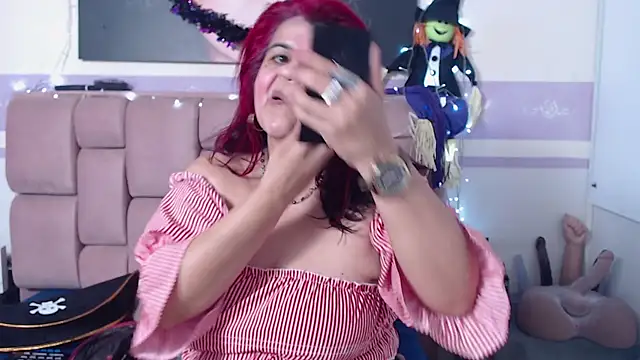 Snapshot of RoxetteMature chatting on October 2025 11:58:01 AM RoxetteMature online show from October 2025 11:58:01 AM