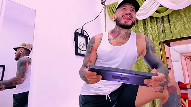 dilan scootk  online show from November 2025 07:36:02 PM