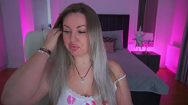 KiraCandyS online show from April 2026 08:47:01 PM