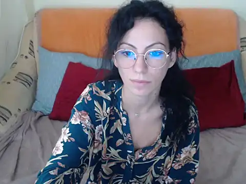 Emmatoo online show from November 2025 11:00:01 AM