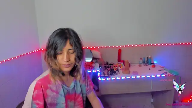 Snapshot of linnie_ chatting on September 2025 08:32:01 PM linnie  online show from September 2025 08:32:01 PM