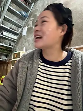 Hellen 111 online show from November 2025 04:45:02 AM