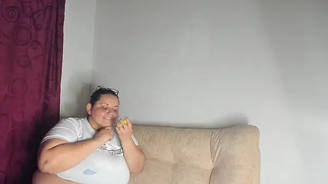 tetasgrandes karol online show from November 2025 01:05:01 AM