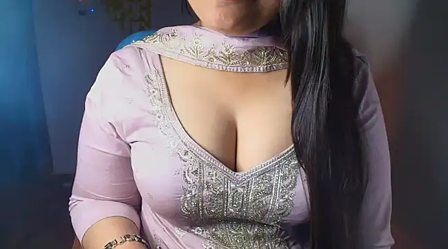 Snapshot of KhwahisHH chatting on February 2025 08:29:02 PM KhwahisHH online show from February 2025 08:29:02 PM