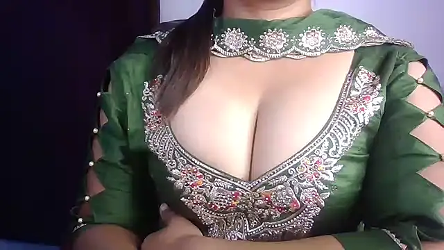 Snapshot of KhwahisHH chatting on September 2025 06:43:02 PM KhwahisHH online show from September 2025 06:43:02 PM