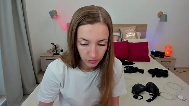 KateRedgar online show from September 2025 09:33:02 AM