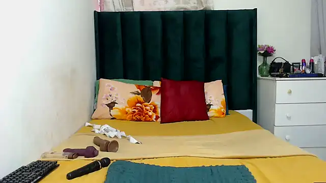 GaggingQueenxx online show from November 2025 12:33:01 PM