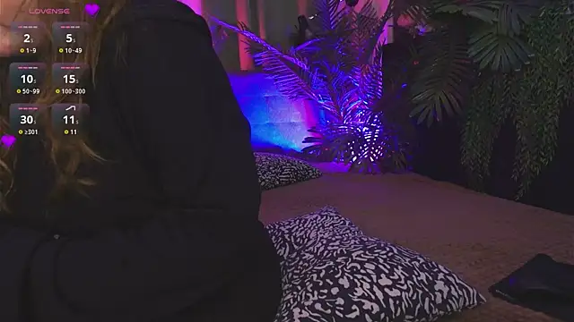 Mia  Peach online show from December 2024 01:15:02 AM