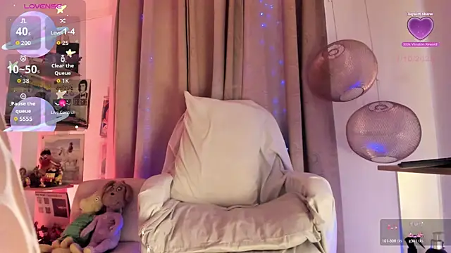 Snapshot of BarbieVenus chatting on October 2025 08:37:02 PM BarbieVenus online show from October 2025 08:37:02 PM