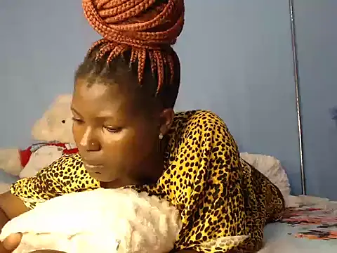 TrishaKalid online show from December 2025 09:10:02 PM