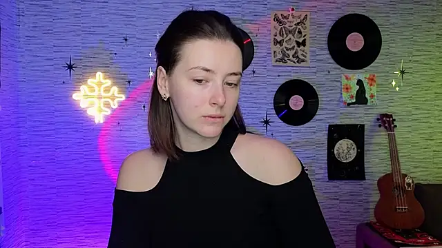 Snapshot of GloriaElmer chatting on December 2024 06:33:02 AM GloriaElmer online show from December 2024 06:33:02 AM