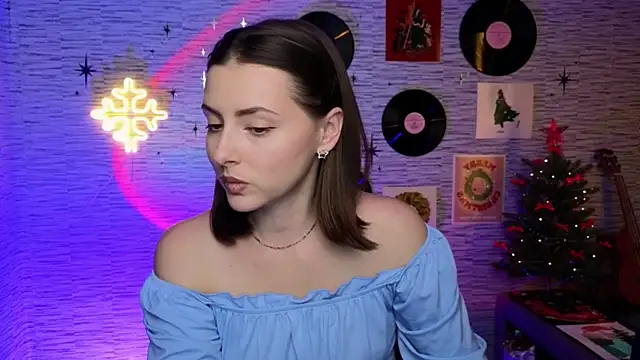 Snapshot of GloriaElmer chatting on December 2024 05:11:01 PM GloriaElmer online show from December 2024 05:11:01 PM