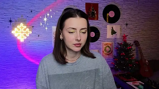 Snapshot of GloriaElmer chatting on December 2024 06:02:02 AM GloriaElmer online show from December 2024 06:02:02 AM