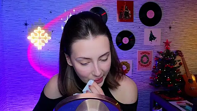 Snapshot of GloriaElmer chatting on December 2024 02:17:02 PM GloriaElmer online show from December 2024 02:17:02 PM