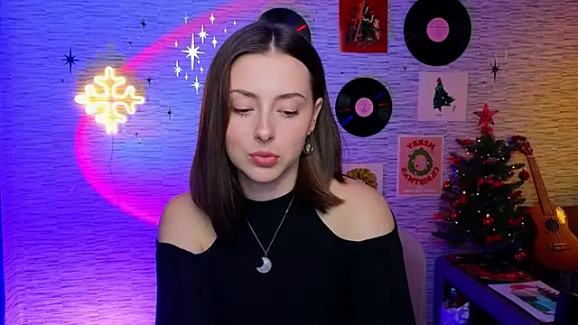 Snapshot of GloriaElmer chatting on December 2024 05:22:01 PM GloriaElmer online show from December 2024 05:22:01 PM