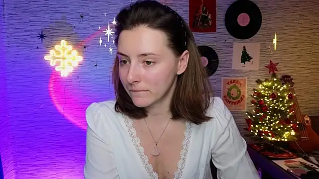 Snapshot of GloriaElmer chatting on January 2025 03:08:02 PM GloriaElmer online show from January 2025 03:08:02 PM