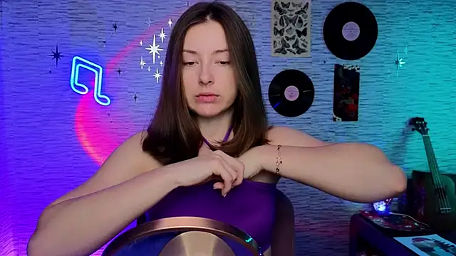 Snapshot of GloriaElmer chatting on February 2025 06:40:01 AM GloriaElmer online show from February 2025 06:40:01 AM