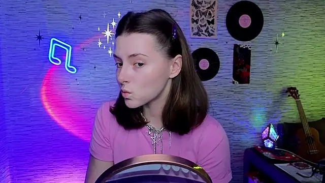 Snapshot of GloriaElmer chatting on March 2025 06:32:01 AM GloriaElmer online show from March 2025 06:32:01 AM