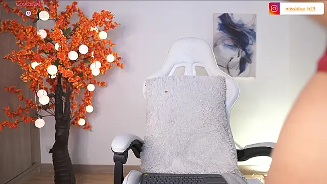 VictoriaHiill online show from September 2025 07:48:01 PM