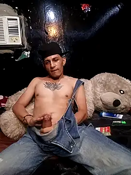 Snapshot of Ale21-345 chatting on February 2026 03:40:01 AM Ale21-345 online show from February 2026 03:40:01 AM