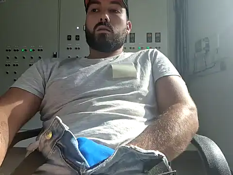 Leonormaldick online show from October 2025 01:31:02 PM