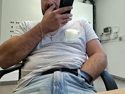 Leonormaldick online show from November 2025 10:36:02 AM