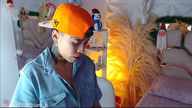 Jonesliam23 online show from December 2025 07:22:01 PM