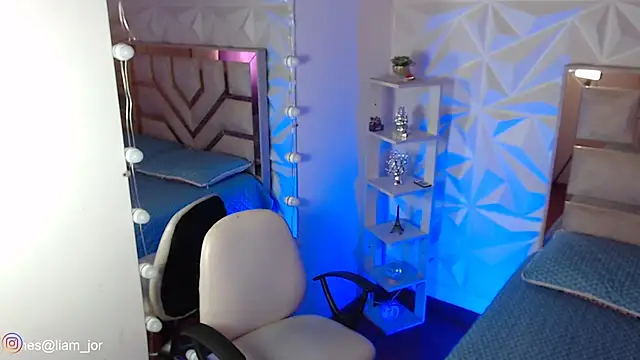 Jonesliam23 online show from April 2026 07:26:02 PM