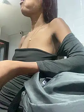 Snapshot of adaraSmiith chatting on January 2025 11:30:02 AM adaraSmiith online show from January 2025 11:30:02 AM