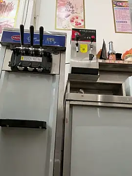 Snapshot of andii-1 chatting on February 2025 05:04:02 AM andii-1 online show from February 2025 05:04:02 AM