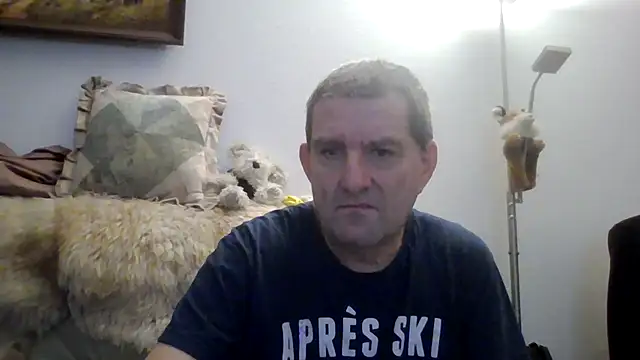 Snapshot of Lutzi1 chatting on February 2025 07:27:02 PM Lutzi1 online show from February 2025 07:27:02 PM
